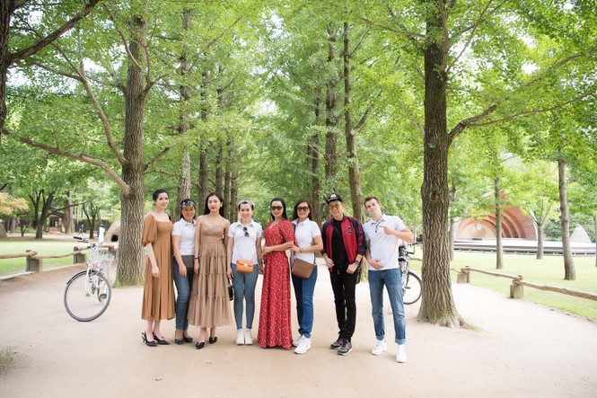 Trần Huyền Nhung đón đoàn Ms & Mr Asia Business 2019 tại sân bay Hàn Quốc - ảnh 8