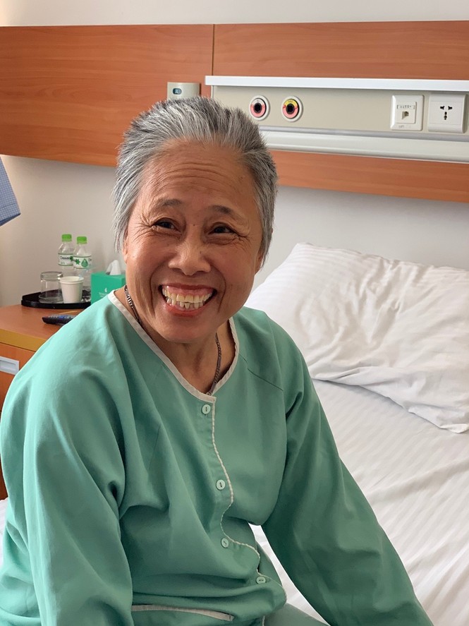 Nhân vật trong bức ảnh lịch sử 'Cô bộ đội bế em bé' và phép màu giữa đời thực - ảnh 4