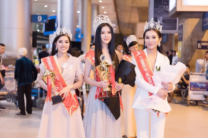Sân bay Tân Sơn Nhất náo loạn Fan đón Top 6 Ms & Mr Asia Business 2019 - ảnh 5