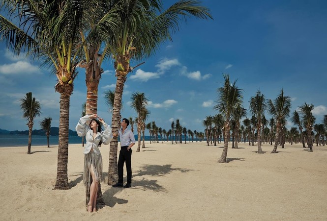 Á hậu Dương Tú Anh lộng lẫy giữa đại lộ xa hoa bên vịnh Hạ Long - ảnh 6