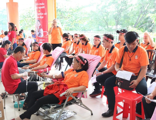 Đông đảo công nhân tham gia hiến máu tại Hành trình Đỏ 2019 - ảnh 4