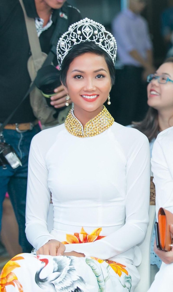 Hé lộ thông tin về chiếc vương miện của Miss World Vietnam 2019 - ảnh 3