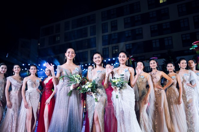 Tân Hoa hậu Thế giới Việt Nam 2019 rạng ngời trên ghế đăng quang - ảnh 4