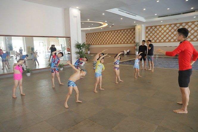 Cư dân nhí trải nghiệm mùa hè cực đã tại bể bơi Vinhomes - ảnh 2 Cư dân nhí trải nghiệm mùa hè cực đã tại bể bơi Vinhomes - ảnh 2