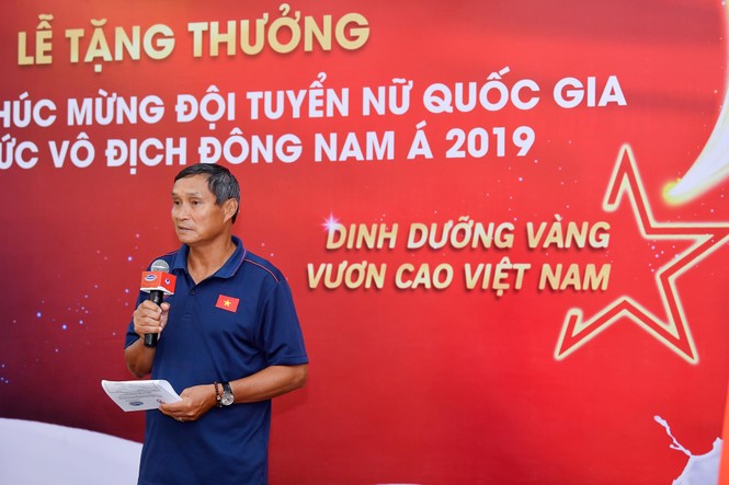 Vinamilk trao thưởng chúc mừng đội tuyển bóng đá nữ quốc gia vô địch Đông Nam Á - ảnh 1
