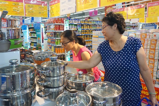 Siêu thị Co.opmart và Co.opXtra chật kín người săn hàng ưu đãi - ảnh 2