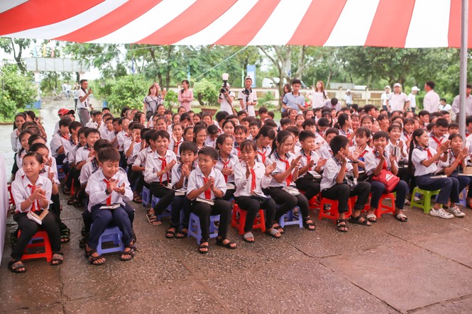 “Hành trình từ Trái tim” mang tri thức đến vùng sâu Cà Mau - ảnh 6