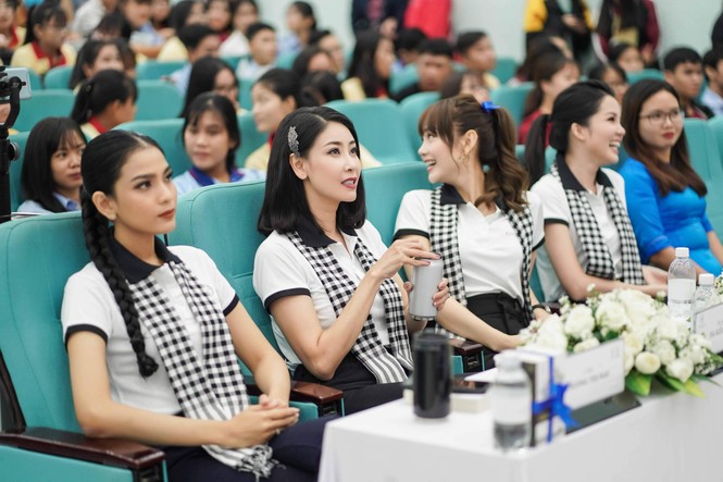 Hoa hậu Hà Kiều Anh: 'Sách quý dạy nghĩ tích cực, sống năng lượng' - ảnh 3