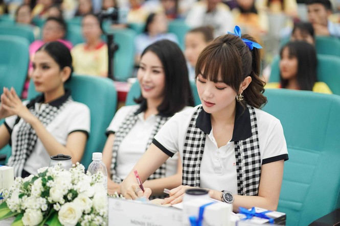 Hoa hậu Hà Kiều Anh: 'Sách quý dạy nghĩ tích cực, sống năng lượng' - ảnh 6