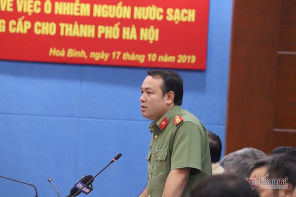 Triệu tập 2 người liên quan đến vụ đổ dầu gây ô nhiễm nước sông Đà - ảnh 1