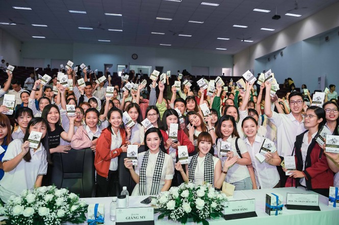 Hoa hậu Giáng My: Một dân tộc vĩ đại phải đề cao tri thức - ảnh 2
