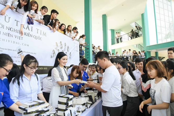 Hoa hậu Giáng My: Một dân tộc vĩ đại phải đề cao tri thức - ảnh 4