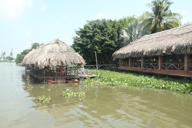 Bình Dương: Loạt nhà hàng, “biệt thự” lấn sông, cán bộ né trách nhiệm - ảnh 2