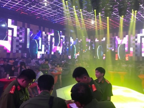 Đột kích quán bar phát hiện 39 đối tượng dương tính ma túy - ảnh 3