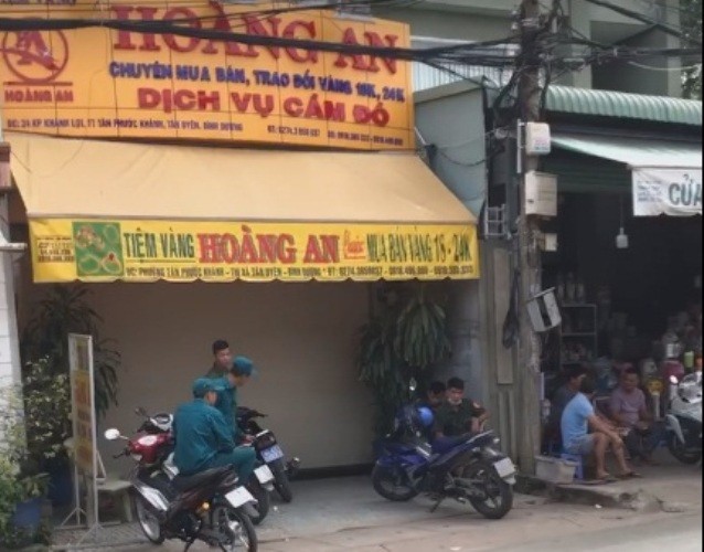 Trộm mang ‘túi ba gang’ đột nhập tiệm vàng lúc rạng sáng - ảnh 2