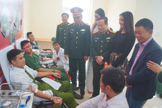 Tuổi trẻ Sĩ quan Chính trị hiến 584 đơn vị máu Chủ nhật Đỏ 2019 - ảnh 2