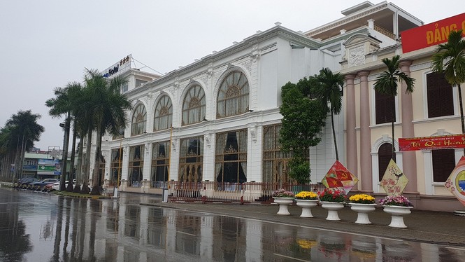 Lễ hội Đền Trần: Khách sạn, nhà nghỉ 'cháy' phòng, tăng giá chóng mặt - ảnh 1