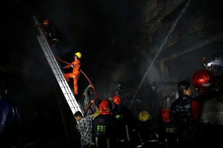 Cháy kinh hoàng ở Bangladesh: Ít nhất 70 người thiệt mạng - ảnh 6
