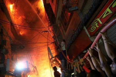 Cháy kinh hoàng ở Bangladesh: Ít nhất 70 người thiệt mạng - ảnh 3