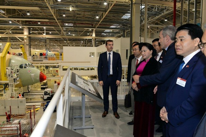 Hình ảnh Chủ tịch Quốc hội chứng kiến lễ bàn giao máy bay tại Toulouse - ảnh 4