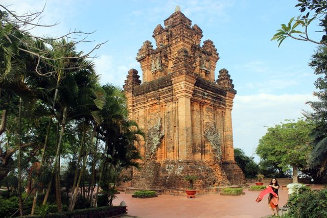 Bác bỏ tin đồn rào song sắt xâm hại Di tích đặc biệt quốc gia Tháp Nhạn - ảnh 2
