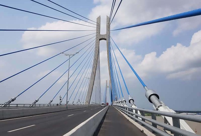 Đường cầu Vàm Cống vẫn đang tiếp tục phải vá - ảnh 7