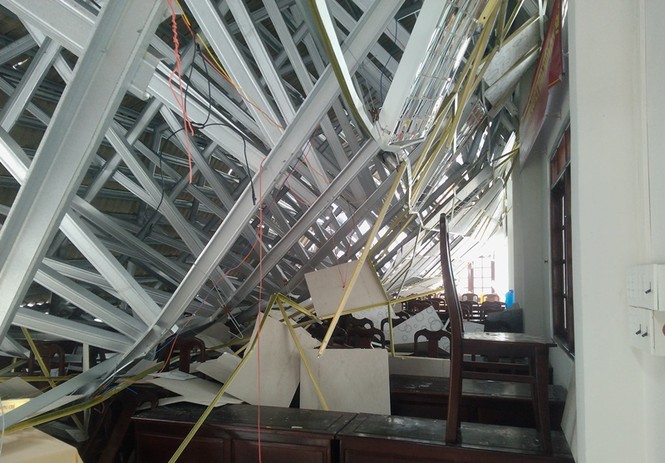 Sự cố hội trường ủy ban thị trấn: Công an vào cuộc - ảnh 3
