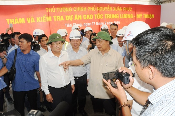Thủ tướng kiểm tra công trường dự án cao tốc Trung Lương – Mỹ Thuận - ảnh 1