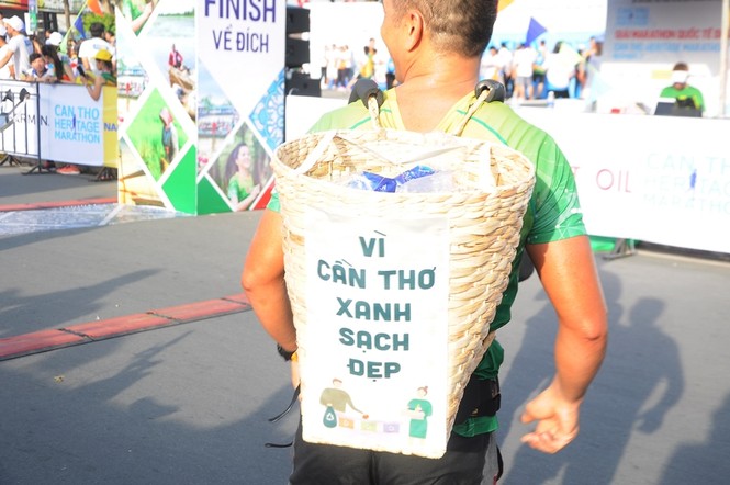 Hơn 1.200 người tham gia giải chạy bộ Marathon Quốc tế di sản Cần Thơ - ảnh 4