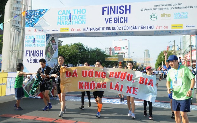 Hơn 1.200 người tham gia giải chạy bộ Marathon Quốc tế di sản Cần Thơ - ảnh 9