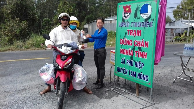 Trạm dừng chân nghĩa tình của bạn trẻ xứ Sen Hồng - ảnh 1