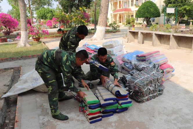 Buôn lậu bỏ chạy khi gặp lực lượng biên phòng - ảnh 1