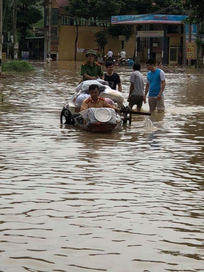 Mưa, ngập lụt nhiều nơi, Thanh Hóa sơ tán số lượng lớn dân - ảnh 1