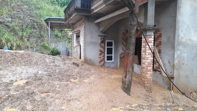 Mưa lớn gây sạt lở tại huyện miền núi Thanh Hóa - ảnh 1