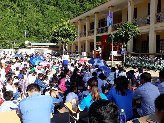 Nhiều nơi học sinh tạm nghỉ học sau khai giảng do trường sập - ảnh 1