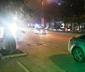 Nhóm người bịt mặt nổ súng khiến hai thanh niên thương vong - ảnh 1