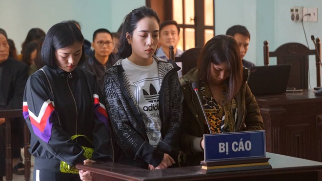 Tuyên án vụ lột đồ, đổ nước mắm, bột ớt giữa phố đánh ghen - ảnh 1