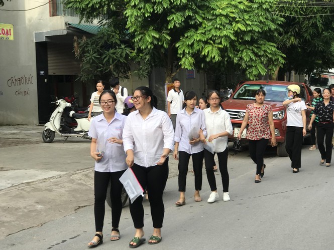 Hơn 35.000 thí sinh Thanh Hoá bước vào 'chảo lửa' thi lớp 10 - ảnh 1