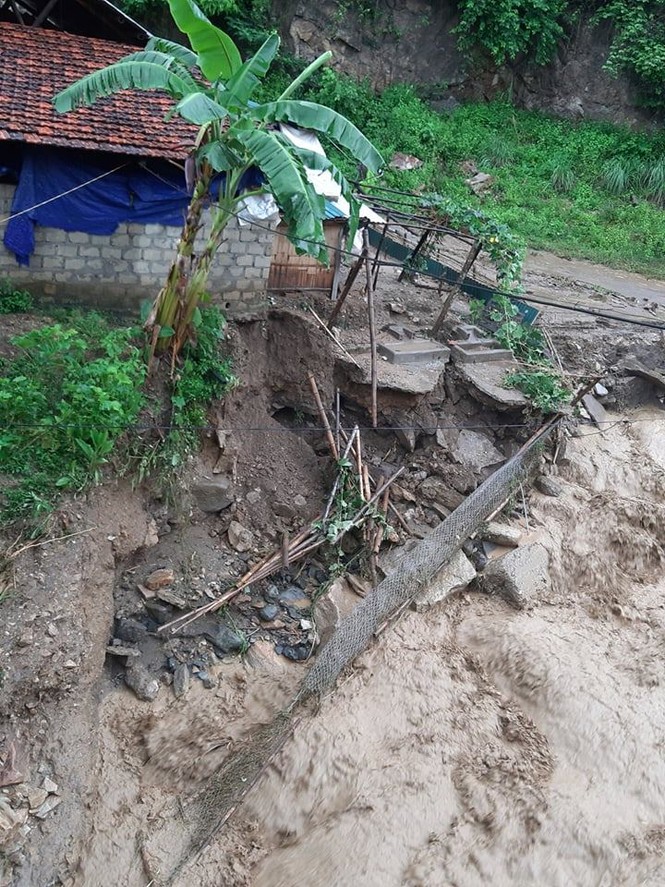 Nước lũ dâng cao cuốn trôi người, tàn phá huyện miền núi Mường Lát - ảnh 3