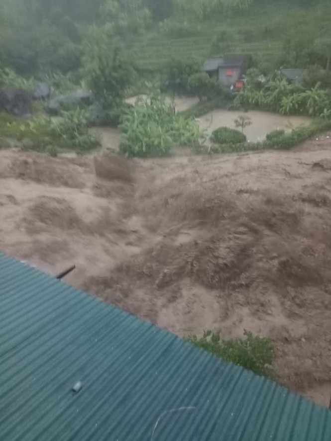 Nước lũ dâng cao cuốn trôi người, tàn phá huyện miền núi Mường Lát - ảnh 8
