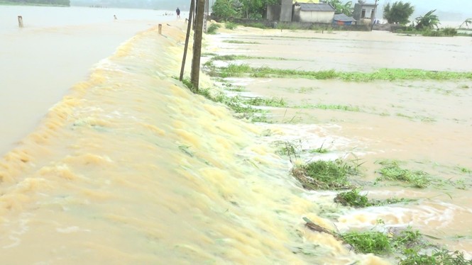 Ảnh hưởng bão số 4: Thanh Hoá mưa lớn, giao thông chia cắt nhiều nơi - ảnh 6