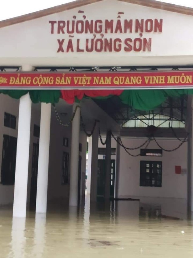 Ảnh hưởng bão số 4: Thanh Hoá mưa lớn, giao thông chia cắt nhiều nơi - ảnh 3