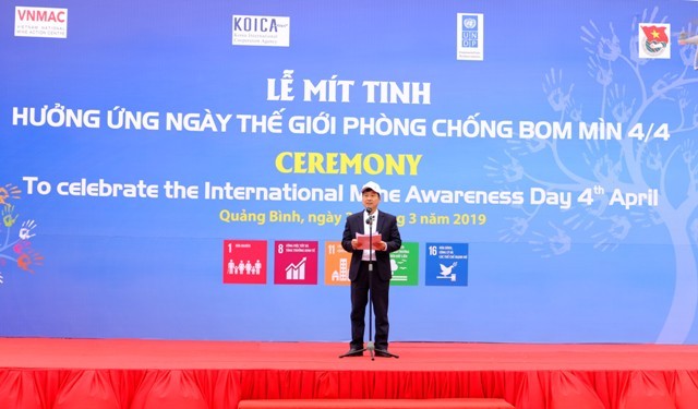 Hàng ngàn người hưởng ứng “Ngày thế giới phòng chống bom mìn” - ảnh 1