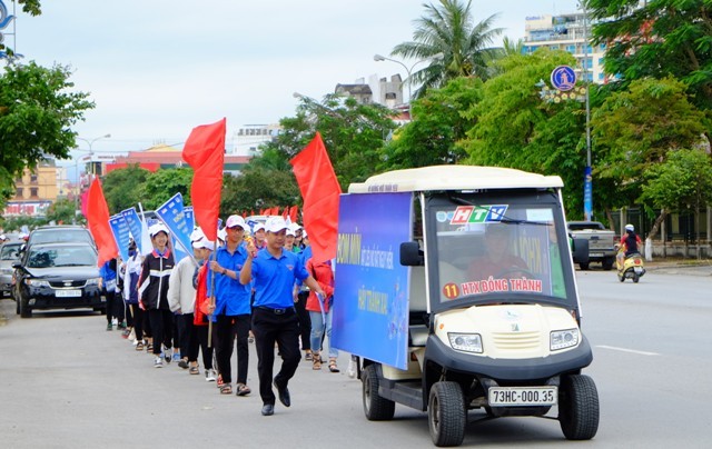 Hàng ngàn người hưởng ứng “Ngày thế giới phòng chống bom mìn” - ảnh 6