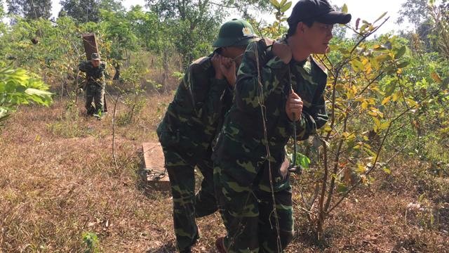 “Khai quật” 3 hầm gỗ mun quý chôn trong lõi VQG Phong Nha - Kẻ Bàng - ảnh 8