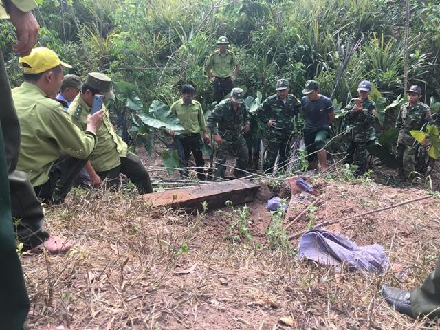 “Khai quật” 3 hầm gỗ mun quý chôn trong lõi VQG Phong Nha - Kẻ Bàng - ảnh 5