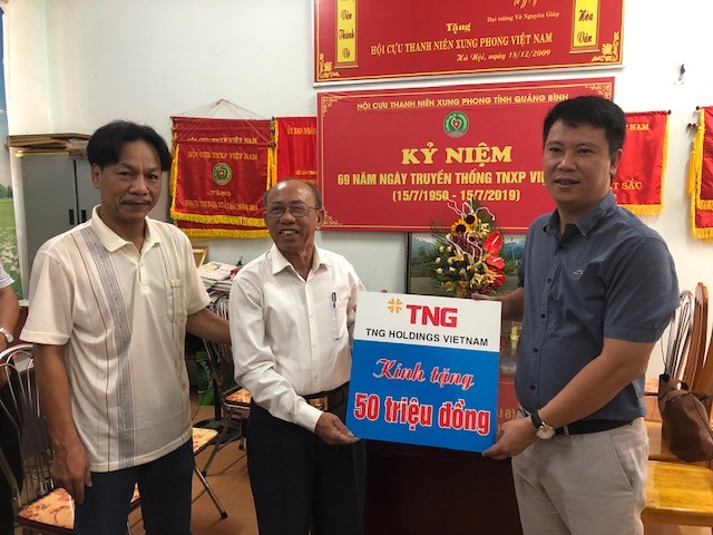 Trao 100 triệu đồng cho cựu TNXP có hoàn cảnh khó khăn - ảnh 1