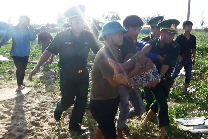 Cứu sống thuyền viên bị đột quỵ trên biển trong đêm tối - ảnh 2