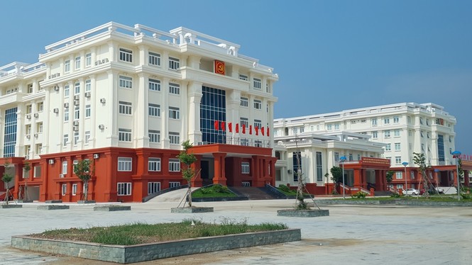 Tòa nhà Thành ủy 100 tỉ vừa mới xây nứt toác là do gạch? - ảnh 4