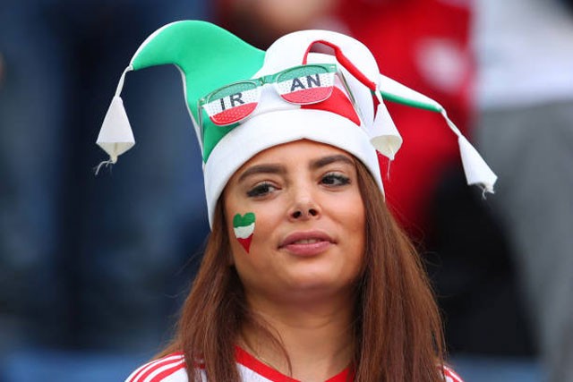 Say đắm với nhan sắc dàn fan nữ Iran trên khán đài World Cup - ảnh 5